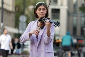 woman, young, busker, talented, playing, violin, musical, classic, public, old town, people, tourism, attraction, charm, mauve, people, people, people, people, people